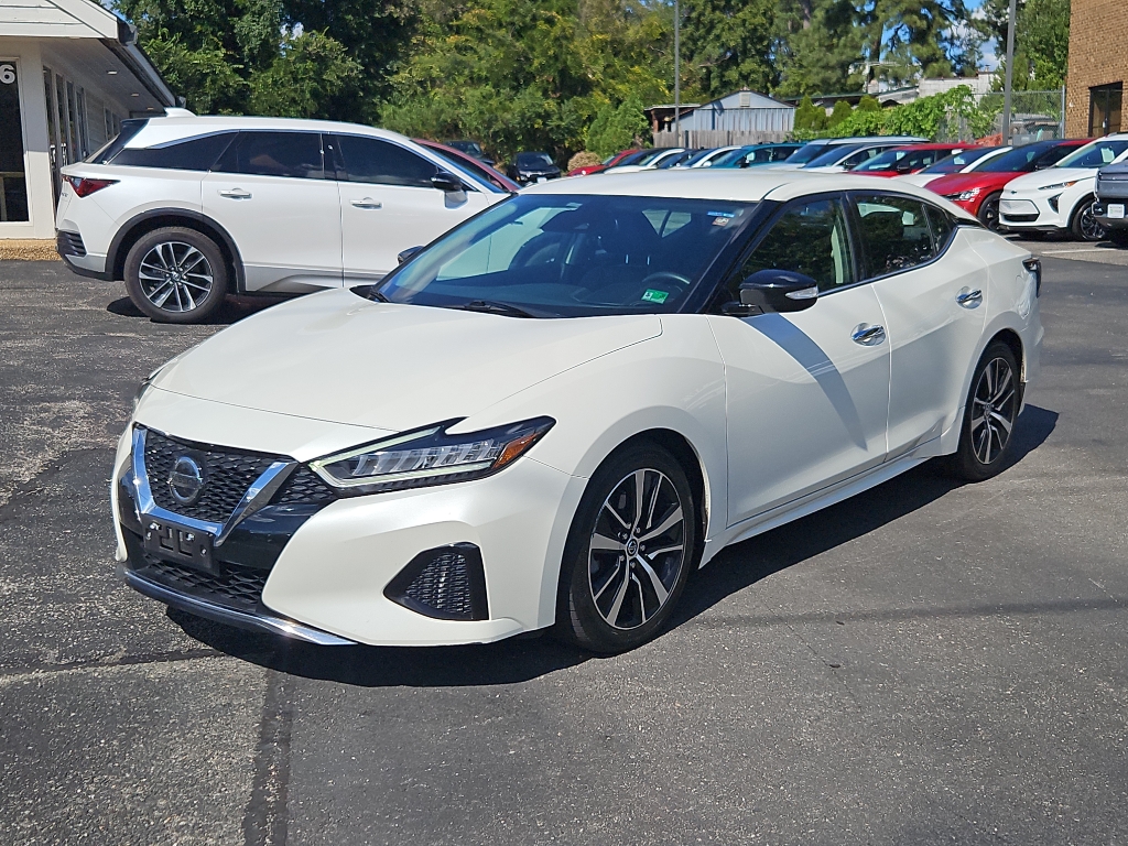 2022 Nissan Maxima SV's photo