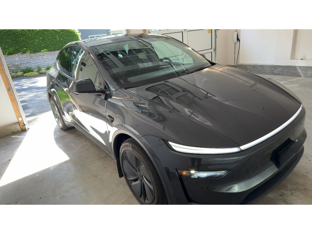 2026 Tesla Model Y's photo