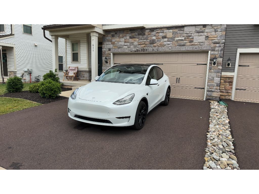 2023 Tesla Model Y Long Range Dual Motor All-Wheel Drive's photo