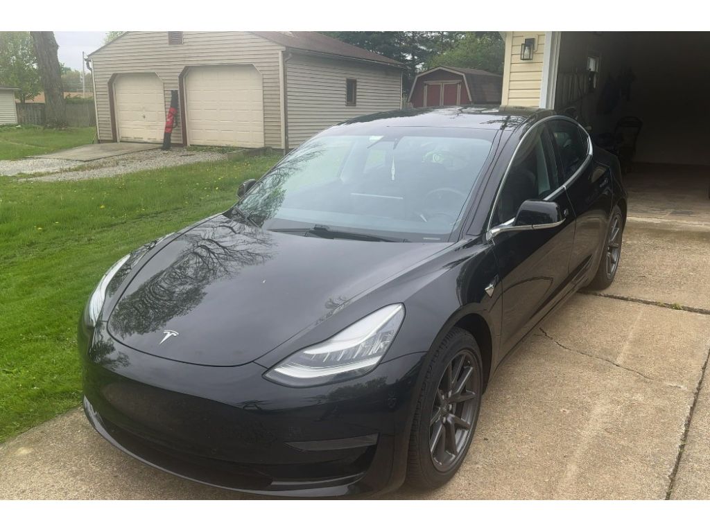 2020 Tesla Model 3 Standard Range Plus's photo