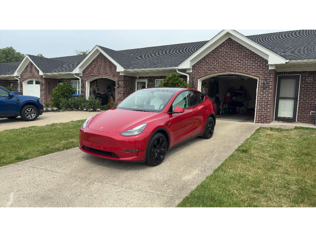 2023 Tesla Model Y's photo