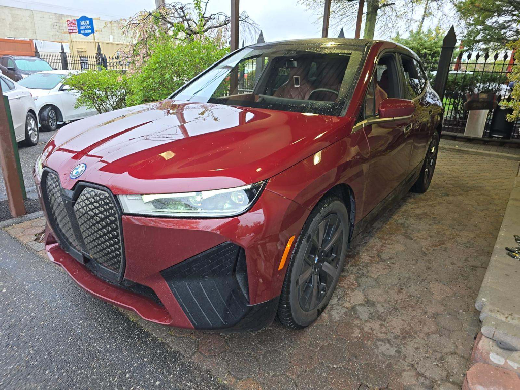 2024 BMW iX xDrive50's photo