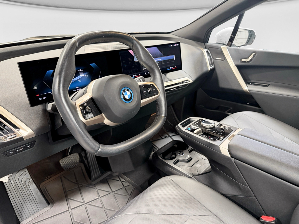 2025 BMW iX 50 - Photo 16