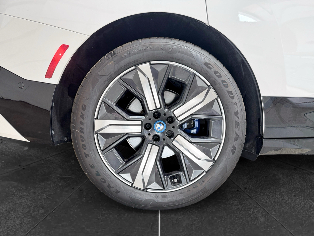 2025 BMW iX 50 - Photo 33