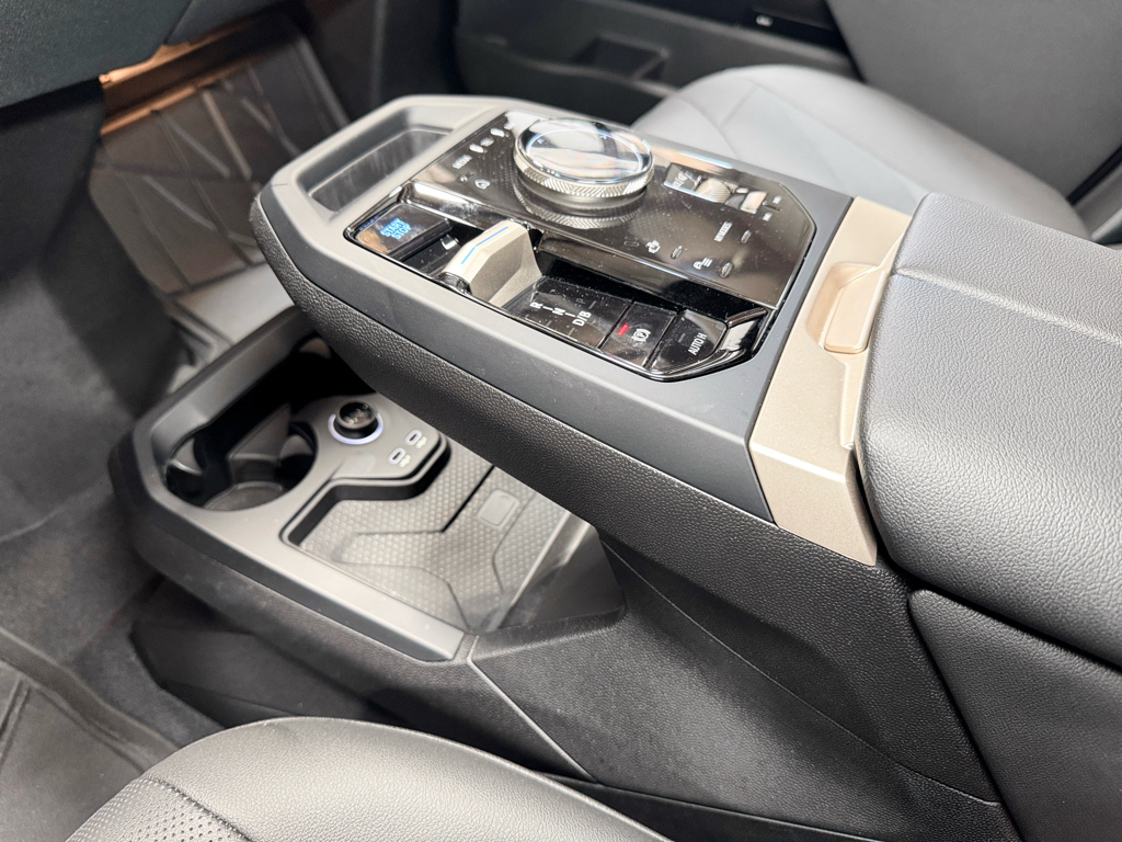 2025 BMW iX 50 - Photo 17