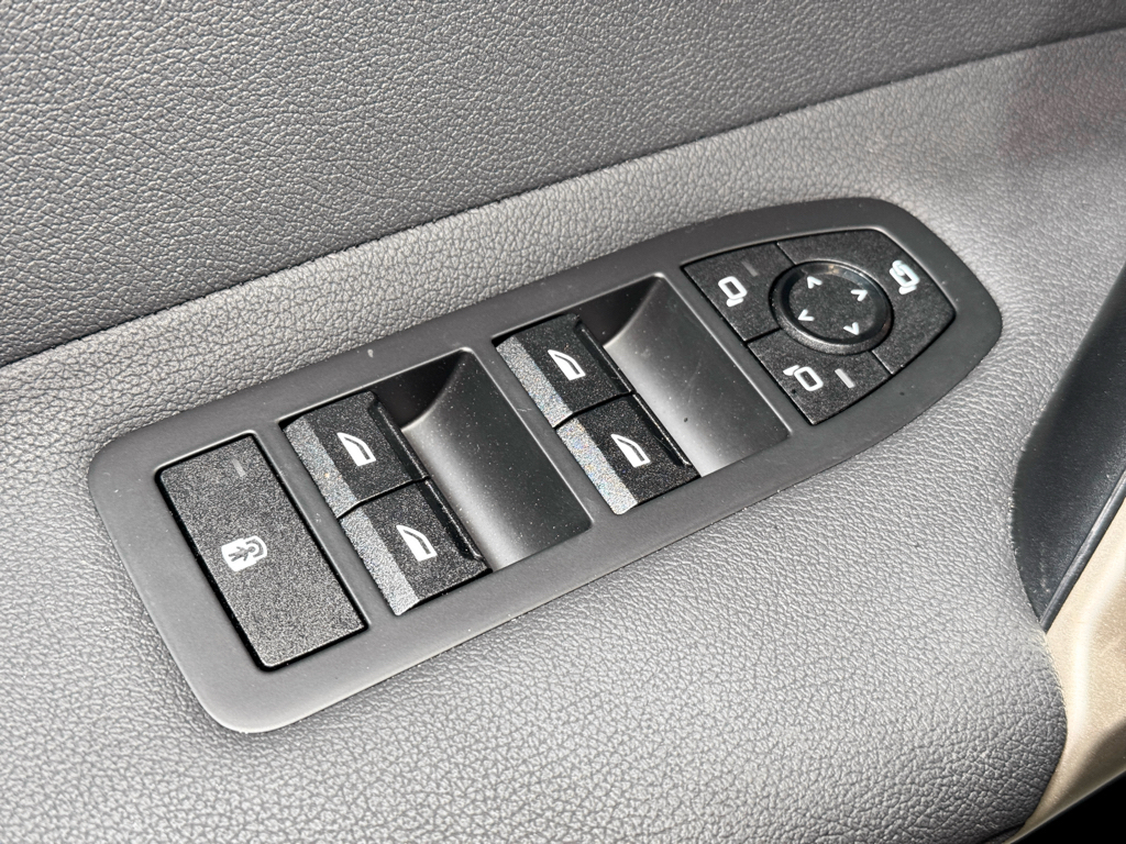 2025 BMW iX 50 - Photo 7