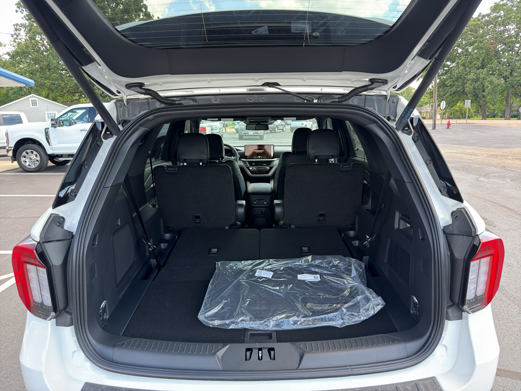 2026 Ford Explorer ST - Photo 17