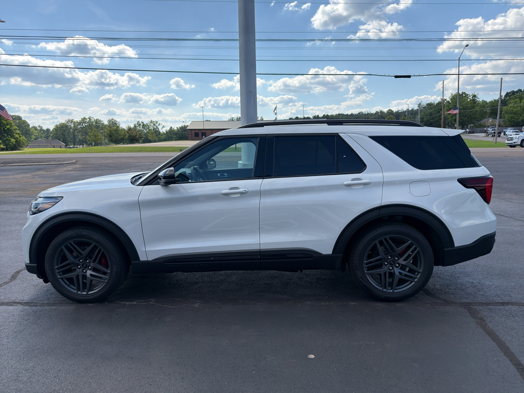 2026 Ford Explorer ST - Photo 8