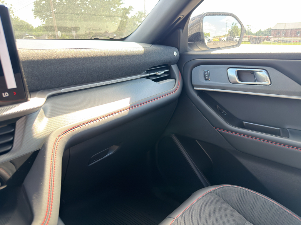 2026 Ford Explorer ST - Photo 30