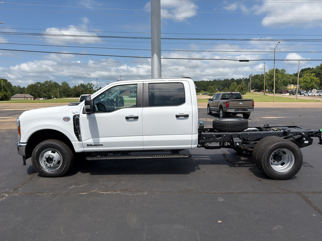 2026 Ford F-350 Super Duty Chassis Cab XL - Photo 8