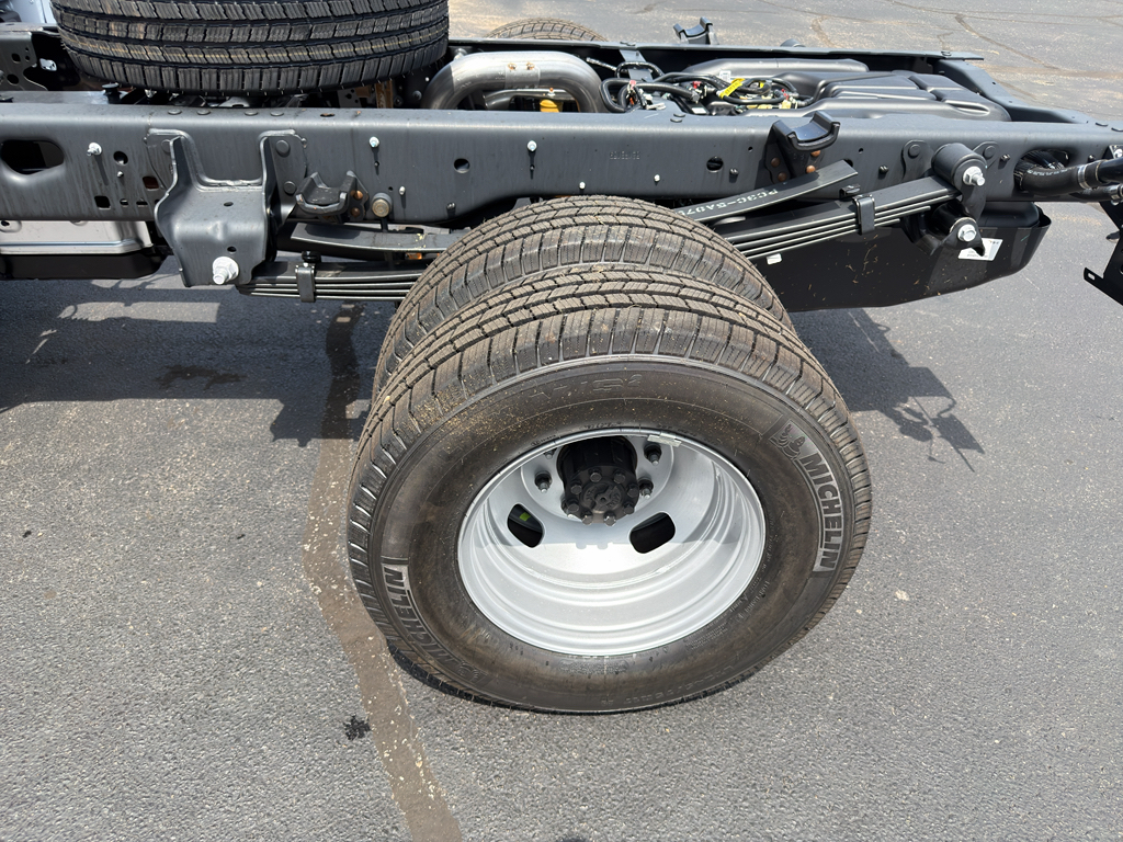 2026 Ford F-350 Super Duty Chassis Cab XL - Photo 9