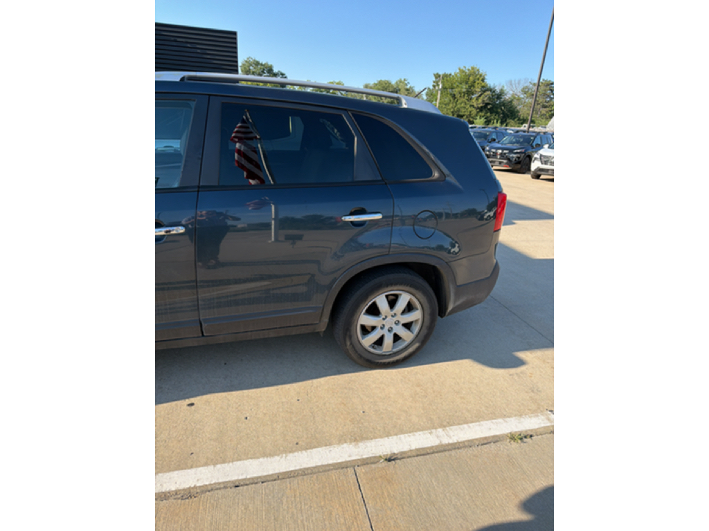 used 2011 KIA SORENTO LX