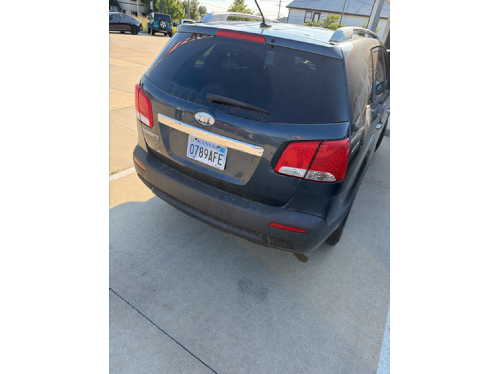 used 2011 KIA SORENTO LX