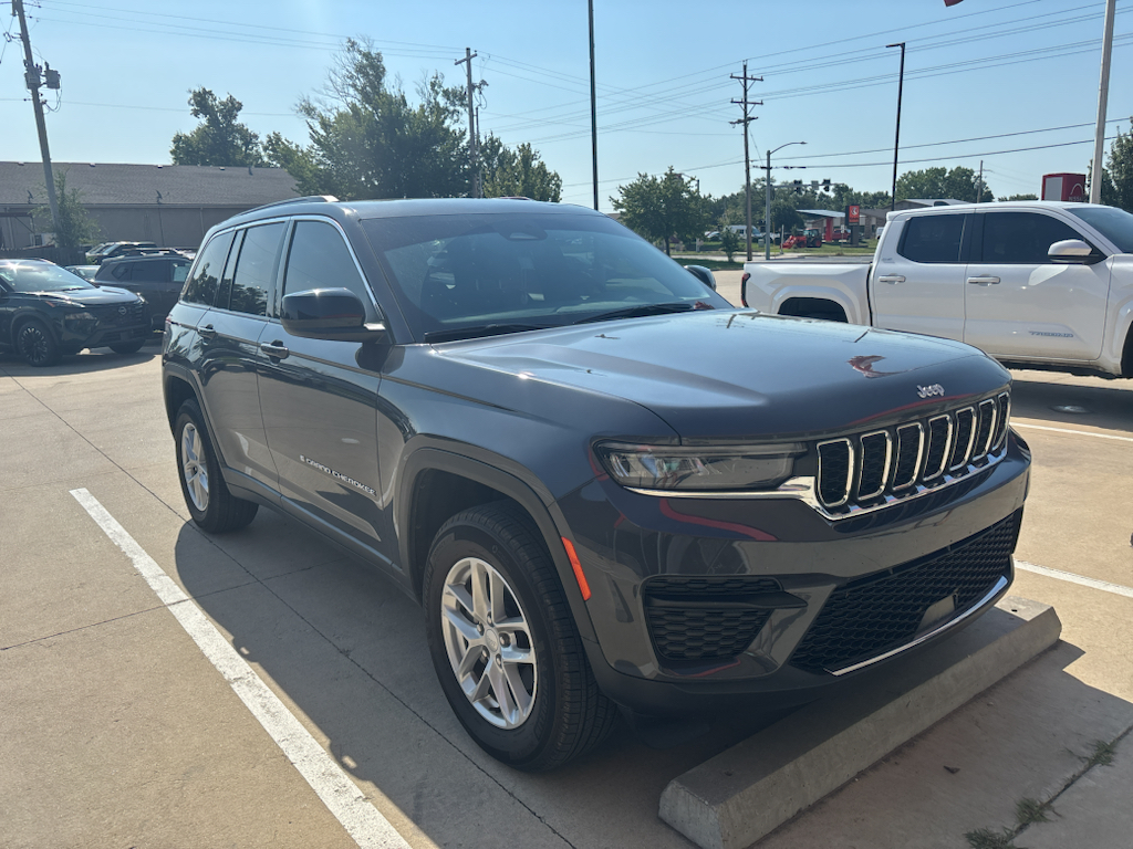 used 2025 JEEP GRAND CHEROKEE Laredo X
