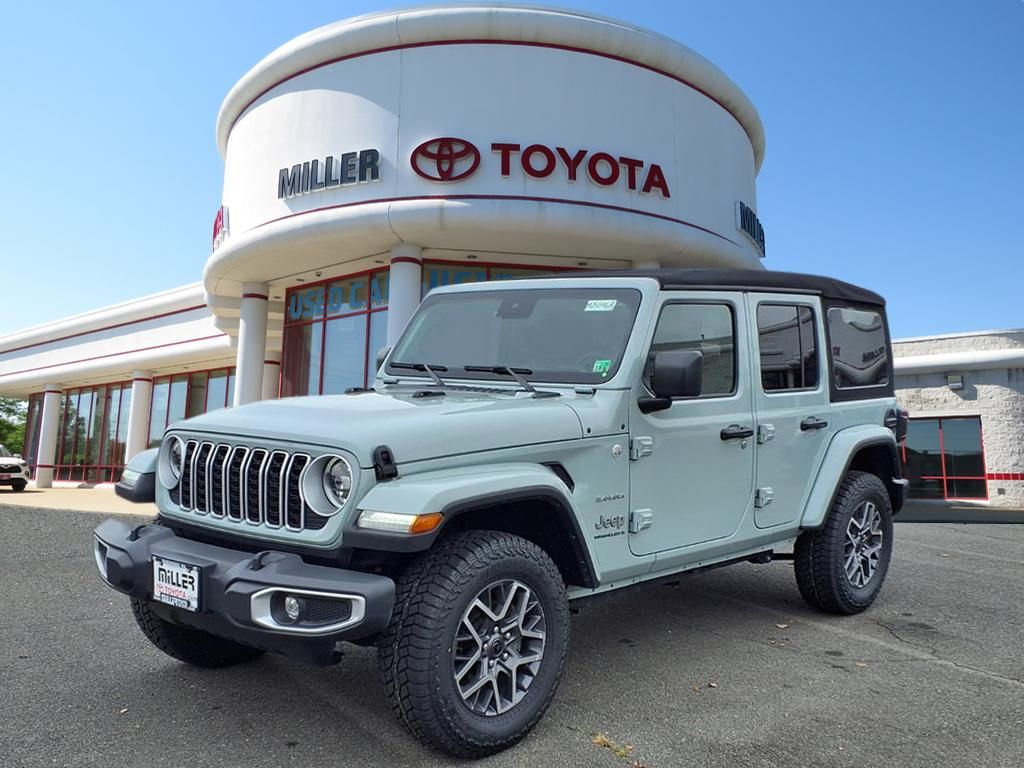 2024 Jeep Wrangler 4-Door Sahara's photo
