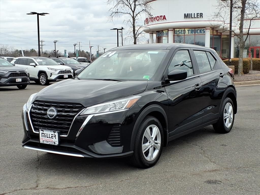 2024 Nissan Kicks S's photo