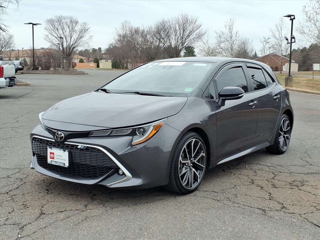 2022 Toyota Corolla Hatchback XSE's photo