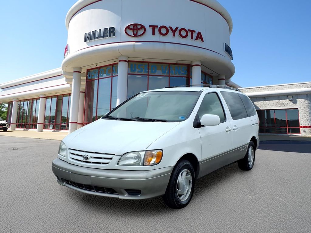 2003 Toyota Sienna's photo