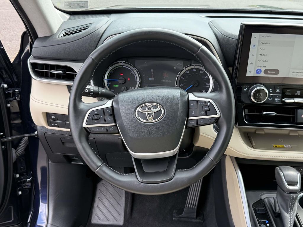 Used 2023 Toyota Highlander Hybrid SUV