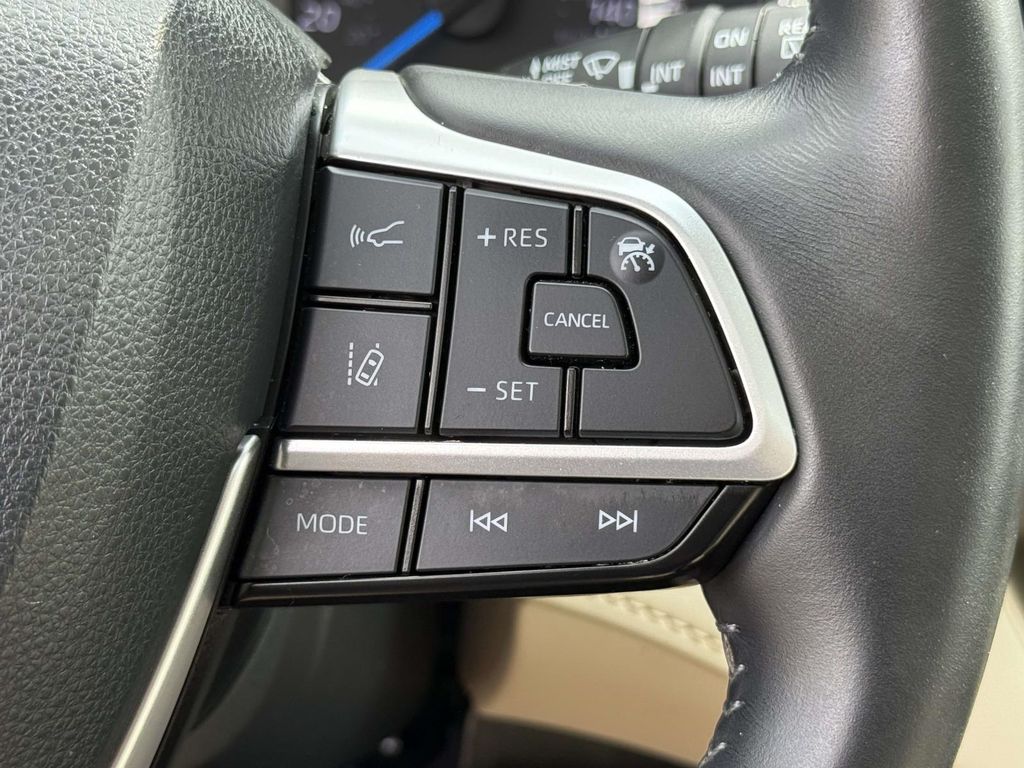 Used 2023 Toyota Highlander Hybrid SUV
