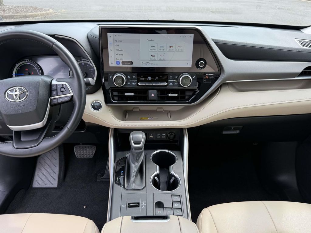 Used 2023 Toyota Highlander Hybrid SUV