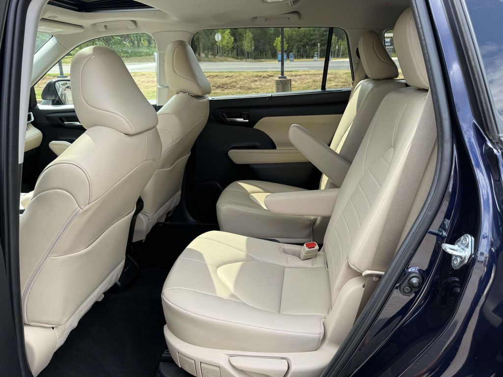 Used 2023 Toyota Highlander Hybrid SUV