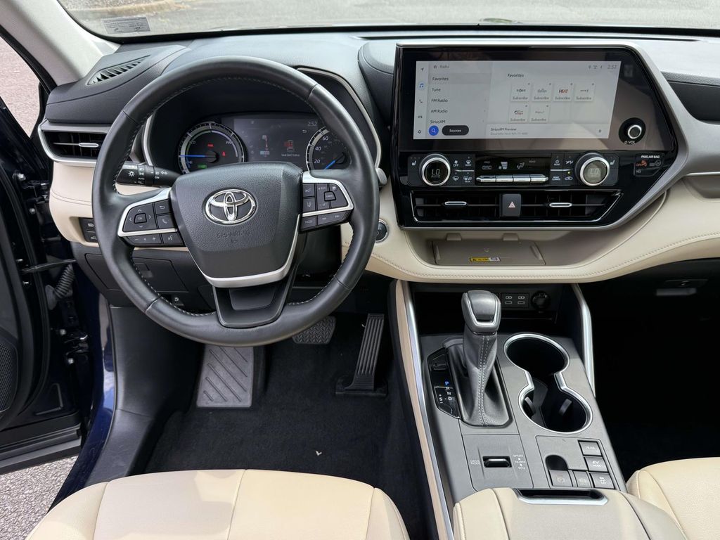 Used 2023 Toyota Highlander Hybrid SUV
