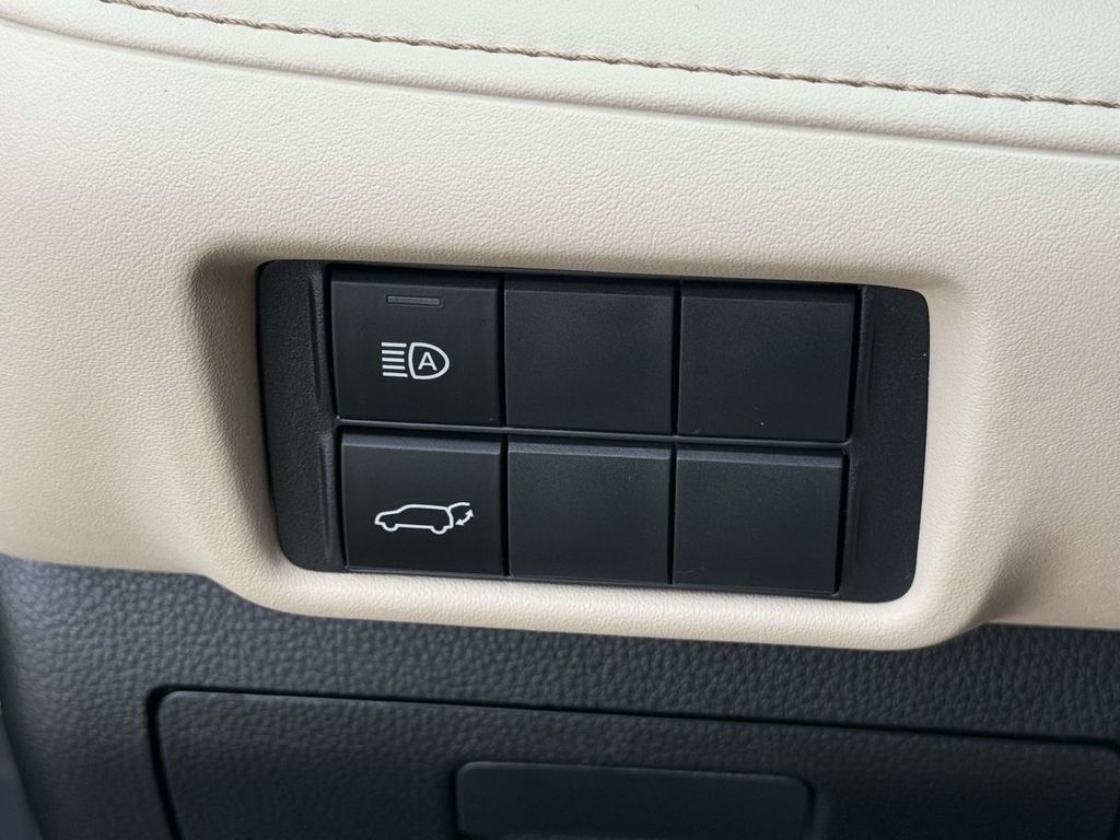 Used 2023 Toyota Highlander Hybrid SUV