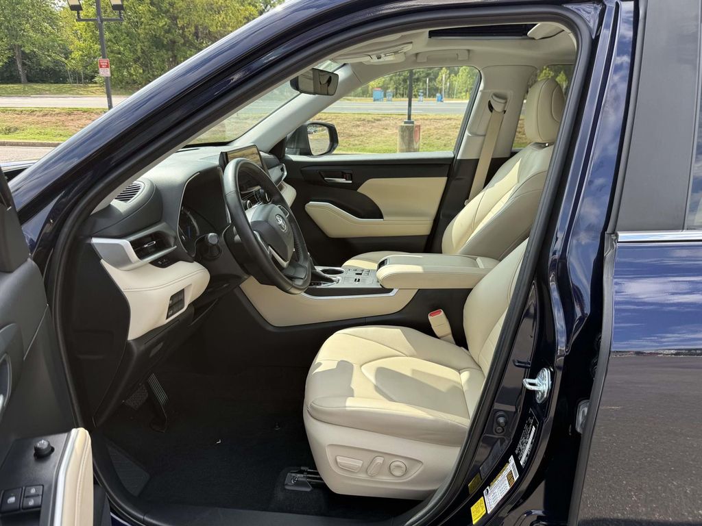 Used 2023 Toyota Highlander Hybrid SUV