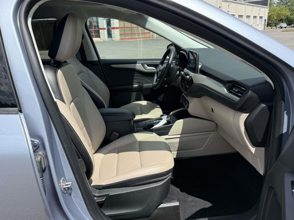 Used 2022 Ford Escape Hybrid SUV