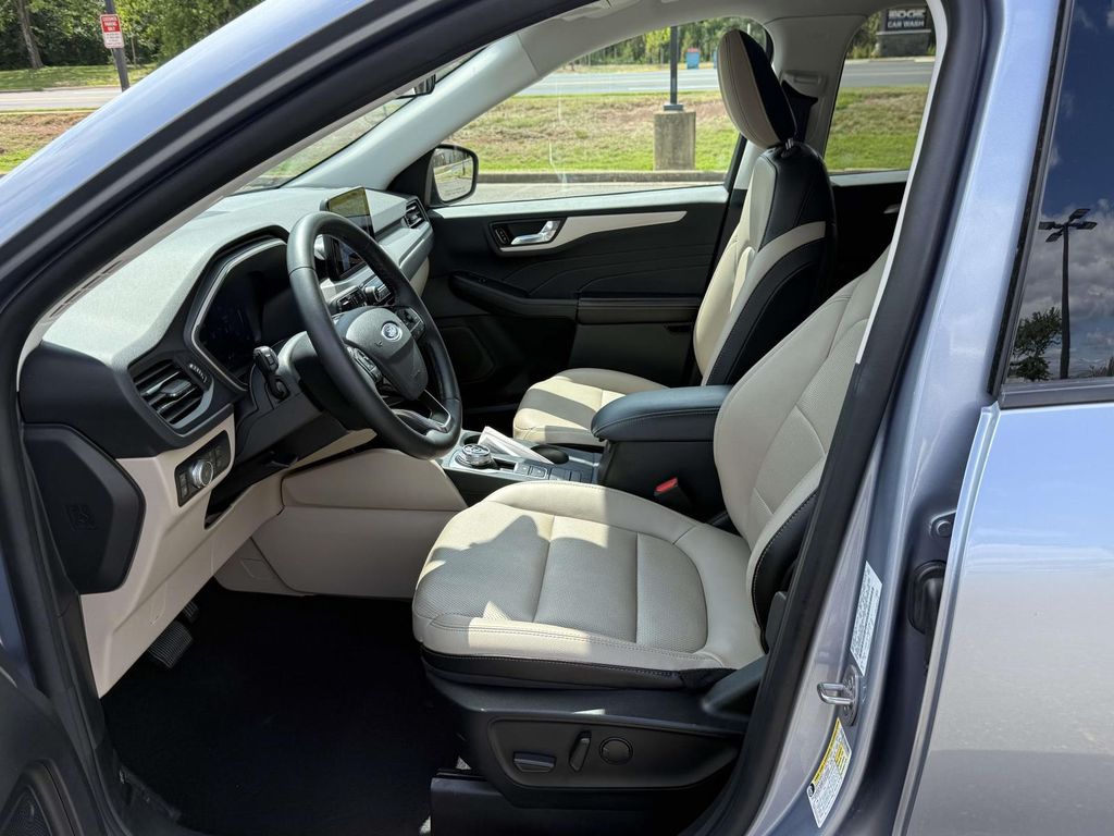 Used 2022 Ford Escape Hybrid SUV