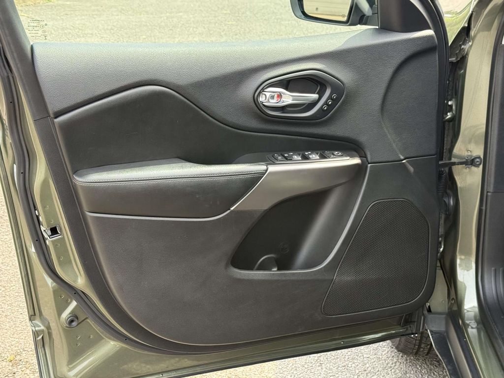 Used 2019 Jeep Cherokee SUV