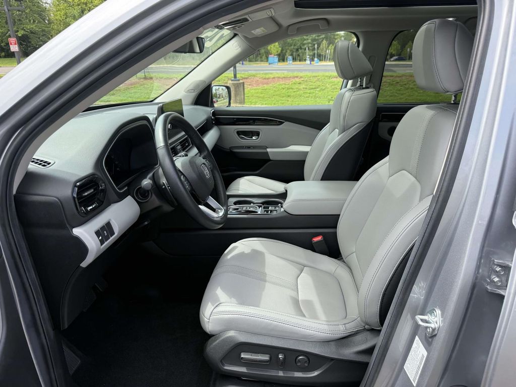 Used 2025 Honda Pilot SUV