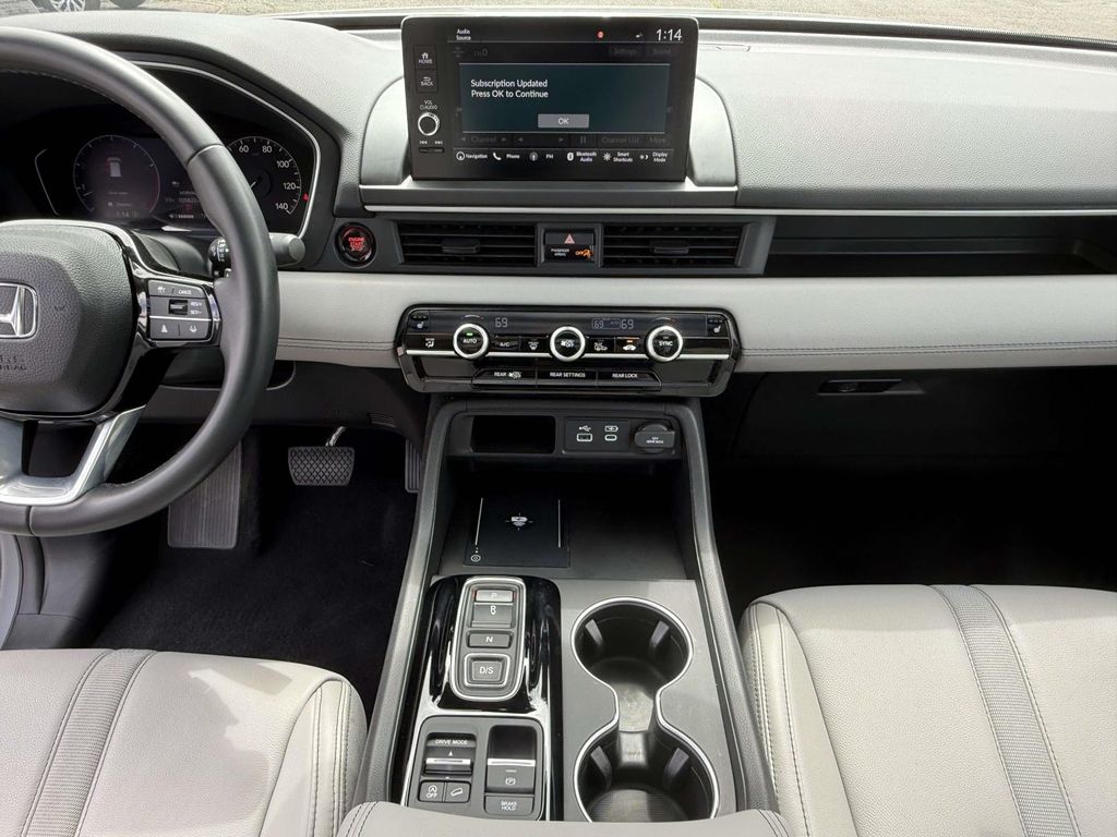 Used 2025 Honda Pilot SUV