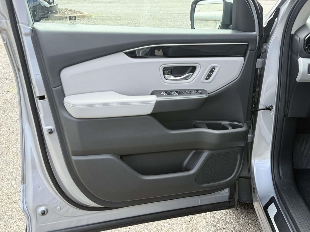 Used 2025 Honda Pilot SUV
