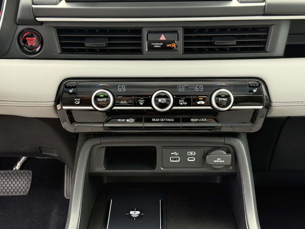 Used 2025 Honda Pilot SUV
