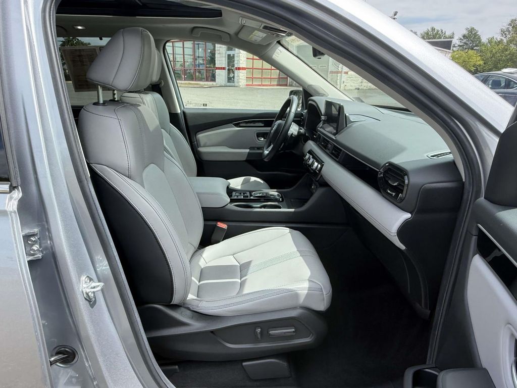 Used 2025 Honda Pilot SUV