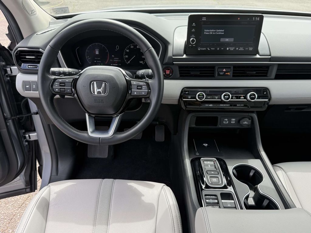 Used 2025 Honda Pilot SUV