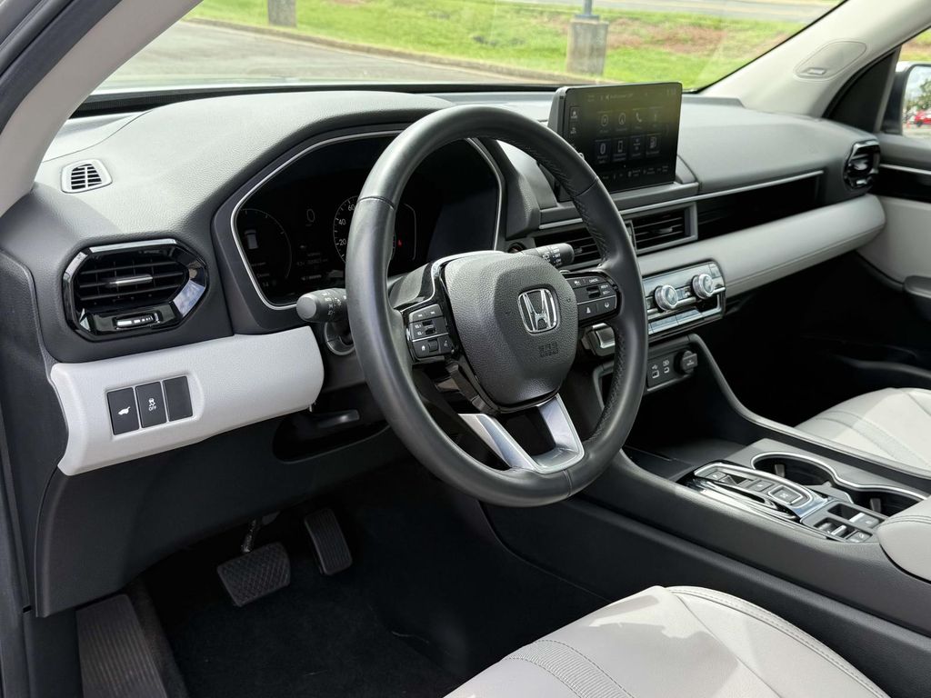 Used 2025 Honda Pilot SUV