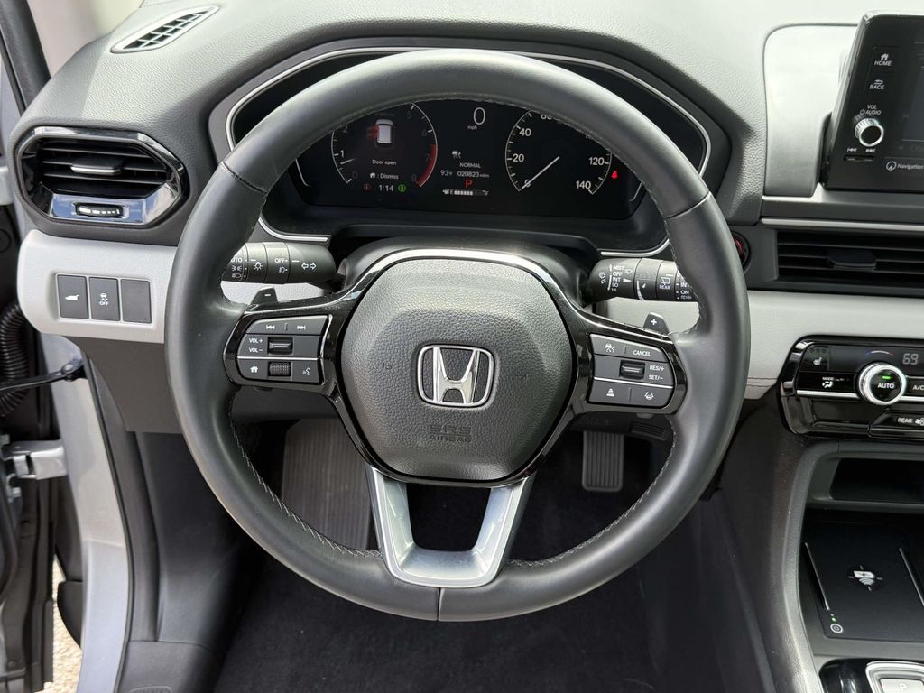 Used 2025 Honda Pilot SUV