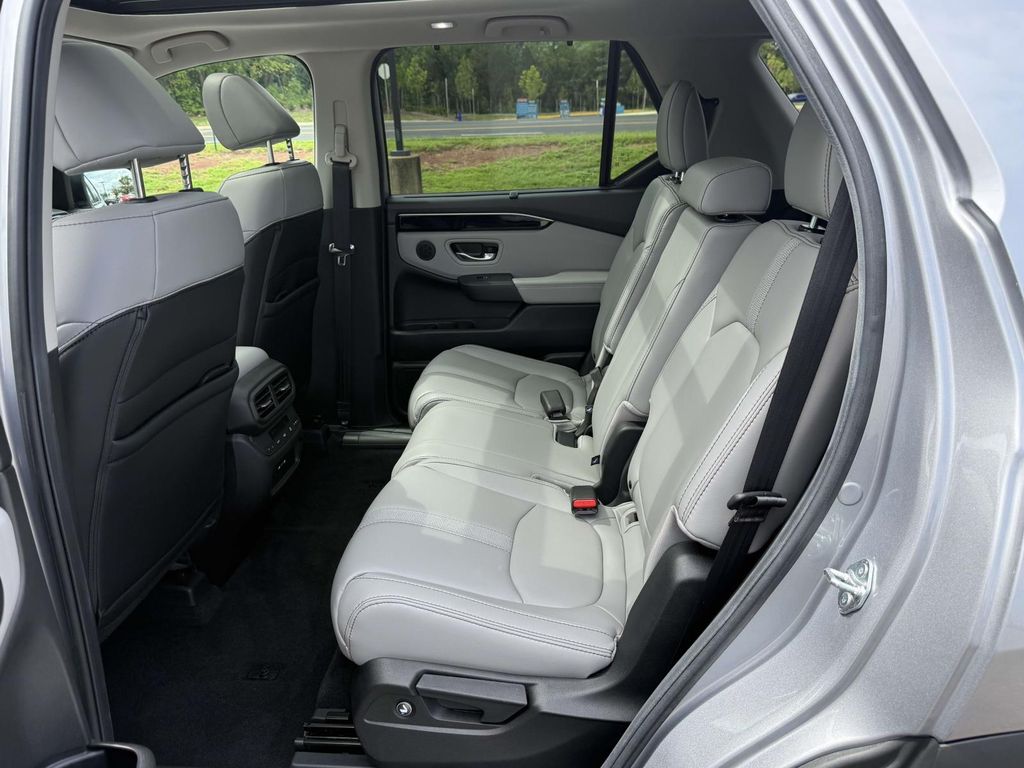 Used 2025 Honda Pilot SUV