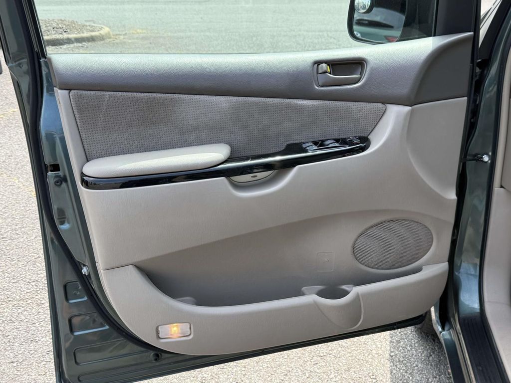 Used 2005 Toyota Sienna Van