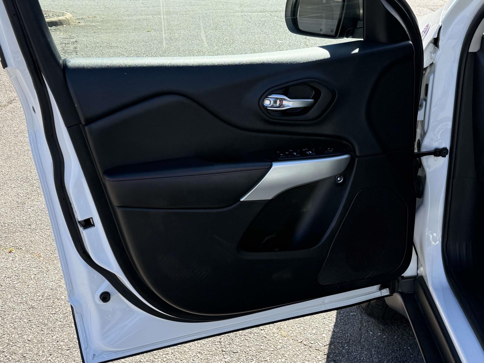 Used 2018 Jeep Cherokee SUV