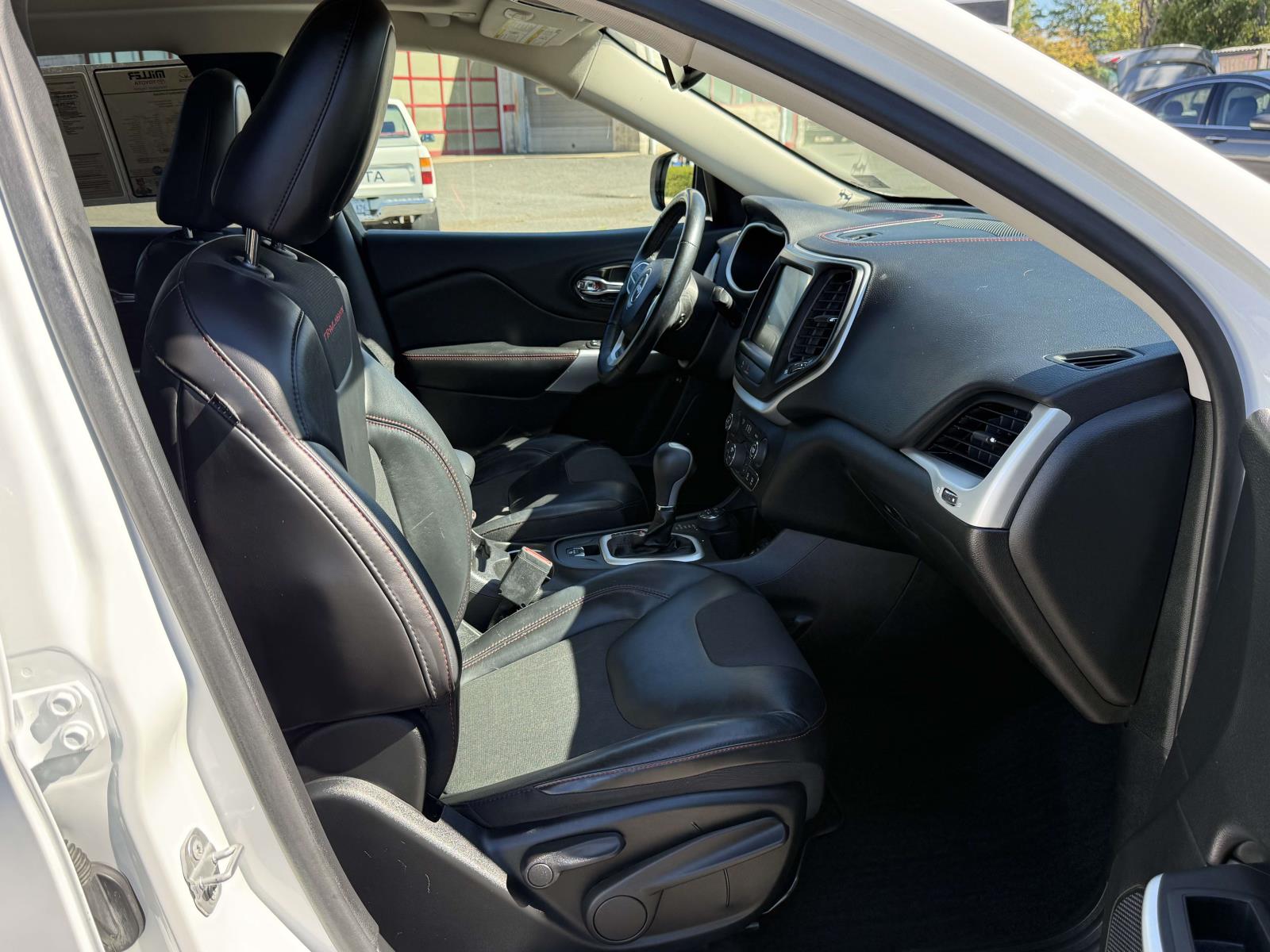 Used 2018 Jeep Cherokee SUV