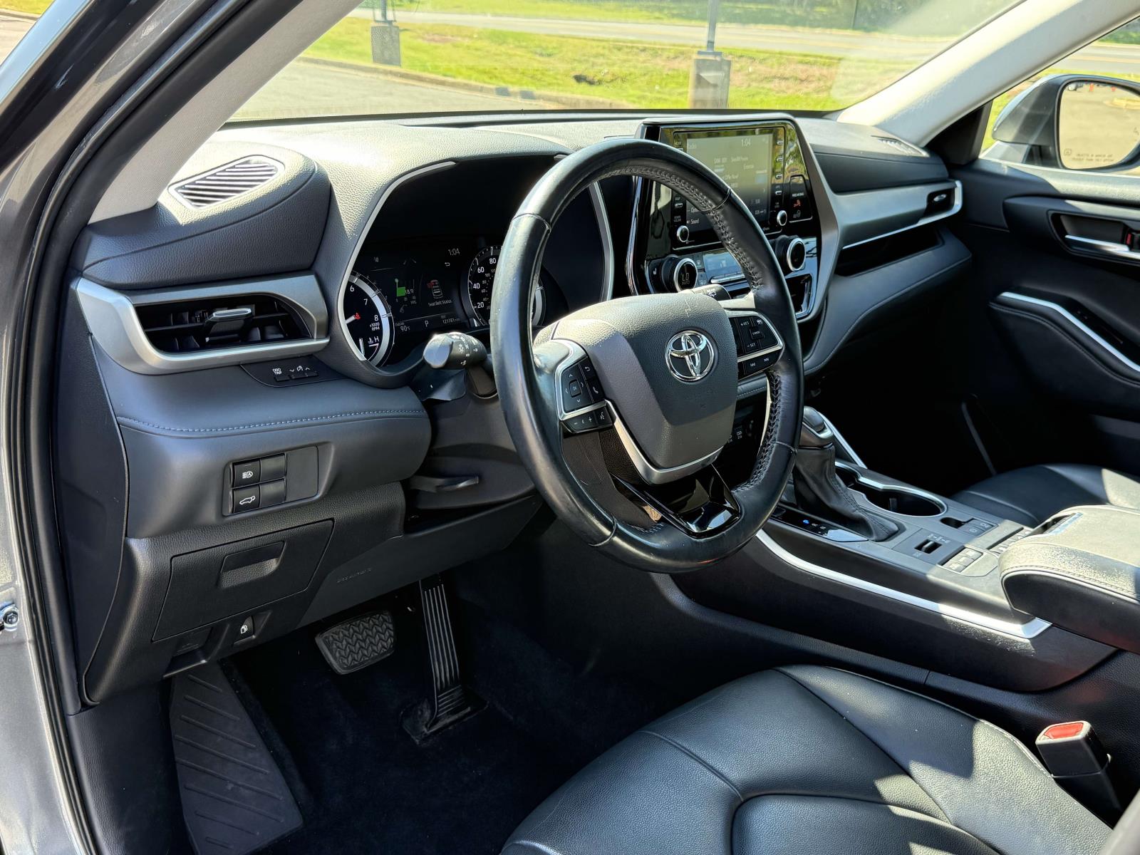 Used 2021 Toyota Highlander SUV