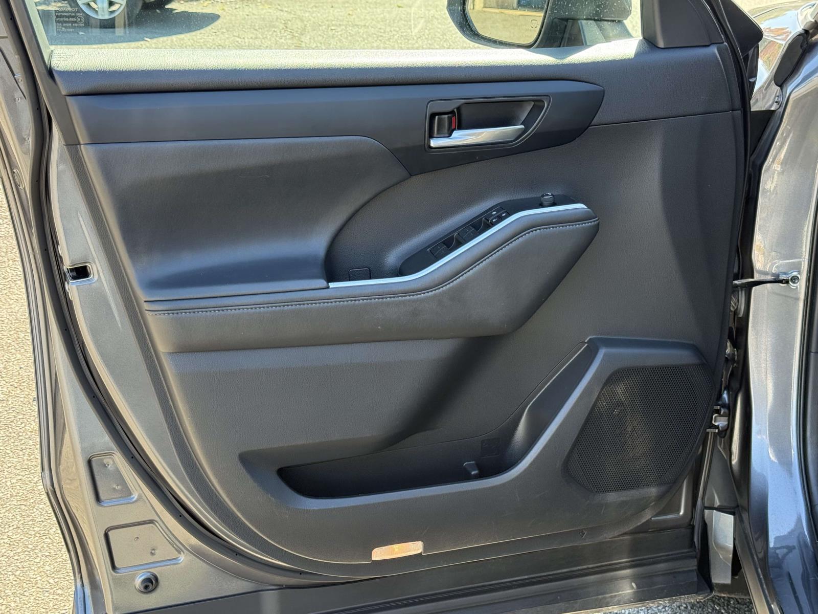 Used 2021 Toyota Highlander SUV