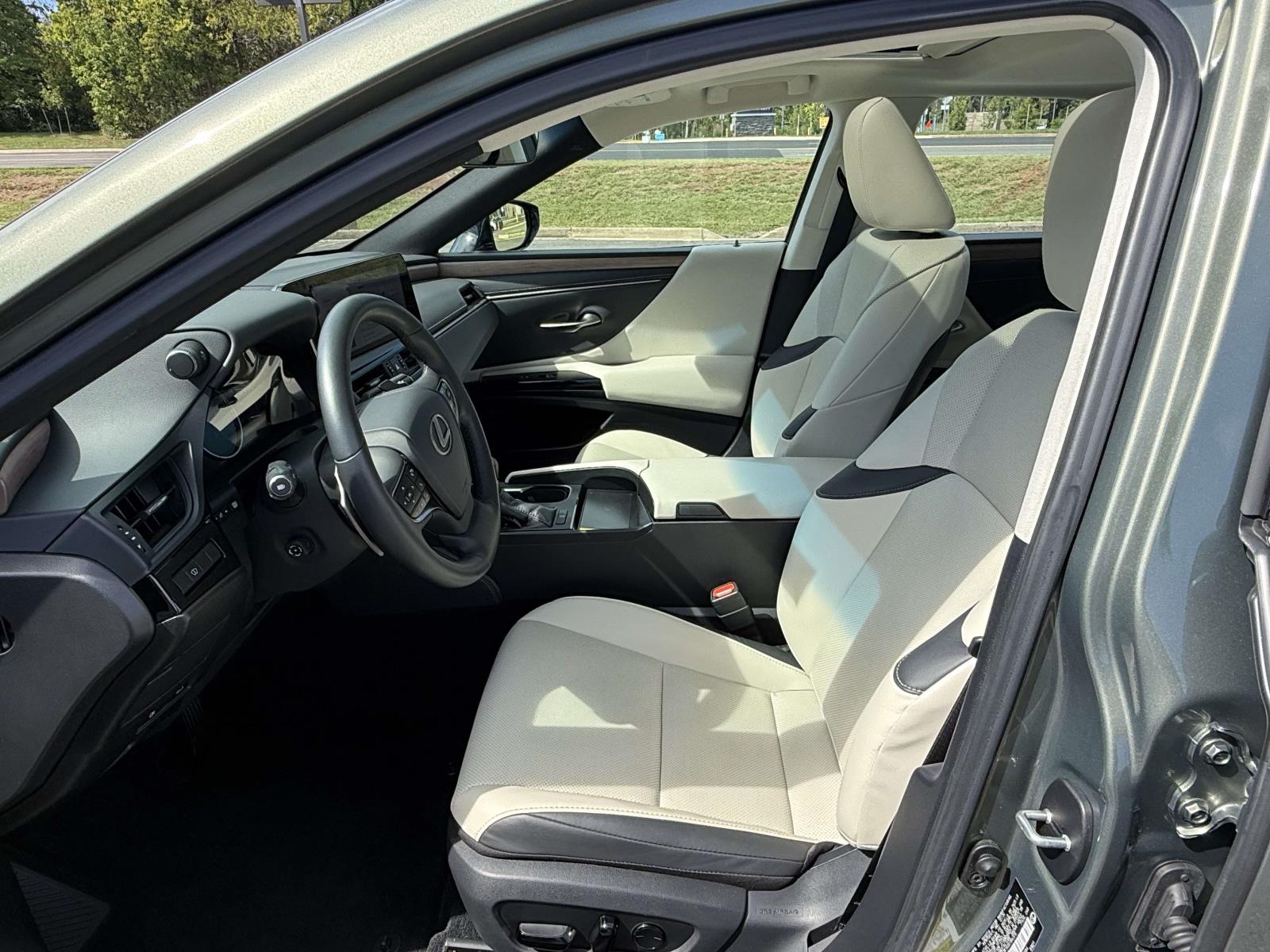 Used 2025 Lexus ES 350 Sedan