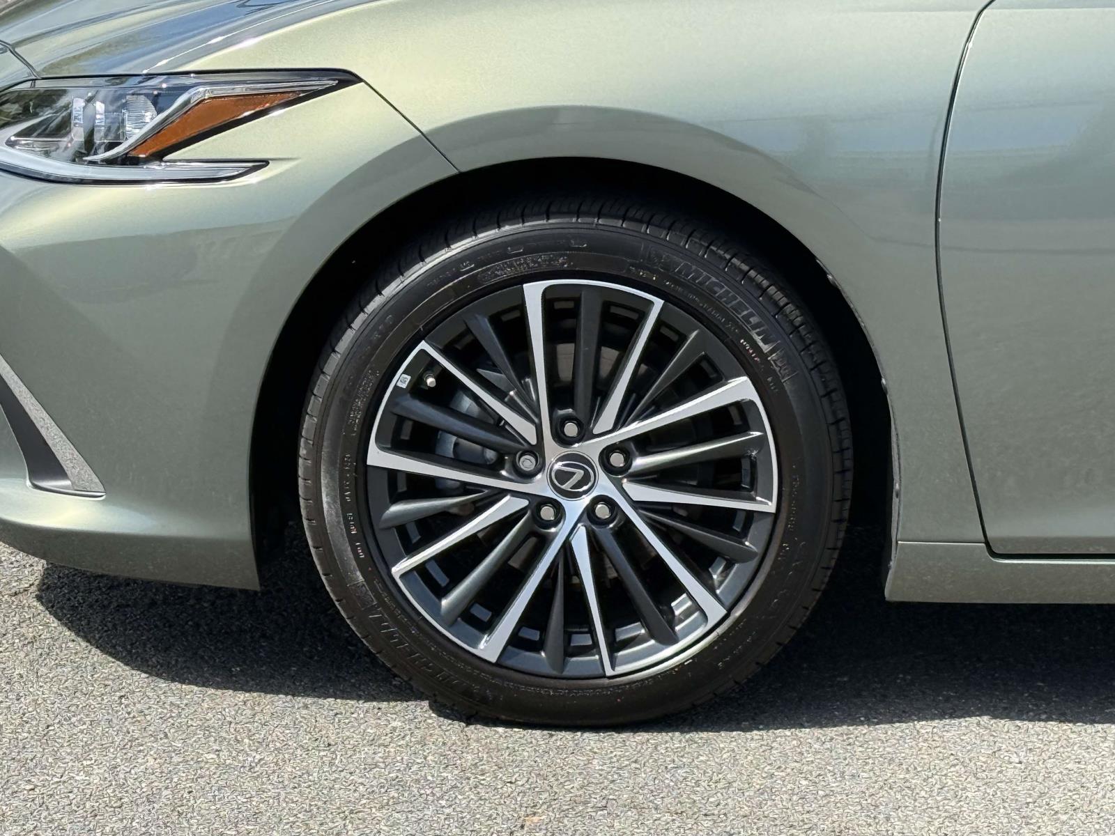 Used 2025 Lexus ES 350 Sedan