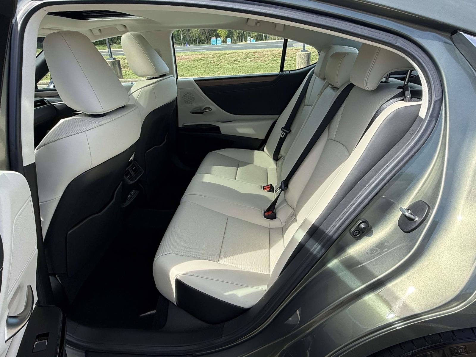 Used 2025 Lexus ES 350 Sedan