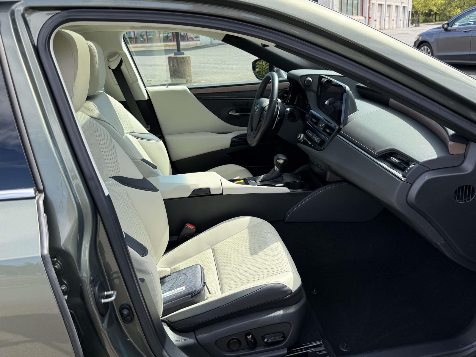 Used 2025 Lexus ES 350 Sedan